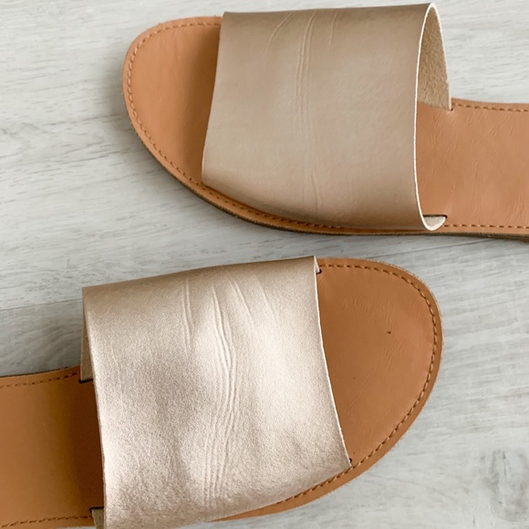 Gold sandals - Picture 3 of 3